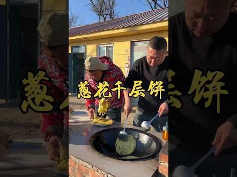 东北猫冬生活，简简单单又是一顿饭，烙个千层葱花饼，搭配两个小菜，熬个酸菜汤，真带派啊！#农村美食#降温后北方人的体面穿搭#大东北是我的家乡为什么这么火 #记录农村生活#新农人计划2025