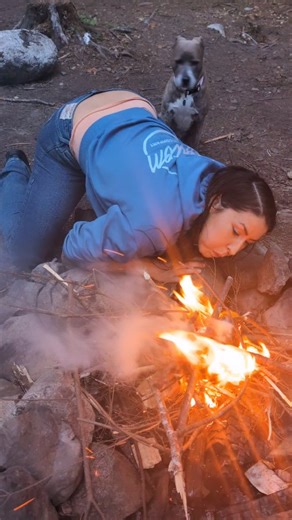 You might be surprised, but tampons are more than just feminine hygiene products. They're a survival multi-tool! 😉 🎒 Tinder Bundles: Dry tinder is GOLD when starting a fire, and the fluffy cotton in tampons is PERFECT. Unravel one, fluff it up, and you've got an instant tinder bundle to catch a spark. 🔥 🩹 First Aid: Tampons are sterile and absorbent, making them ideal for cleaning and dressing wounds. They can also be used to stop bleeds or absorb blood from minor cuts. So, next time you're 