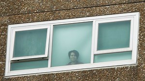 Lockdown of Victoria's public housing towers during COVID crisis breached human rights, ombudsman finds