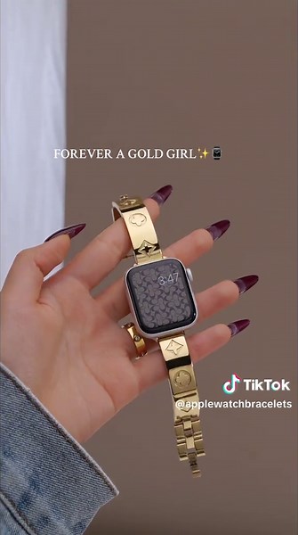 Love ittttt😍The cutest watch band 💍🌟#watchband#fyp #iwatch #StyleandSparkle#TikTokShopBlackFriday#affordable #wristband #missair #gold#classic#diamond#fashion#giftidea#tiktokshopfalldealsforyou #tiktokshopcybermonday #tiktokmademebuyit