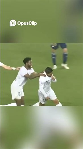 ¡El portero falla! Takekubo marca un GOLAZO épico