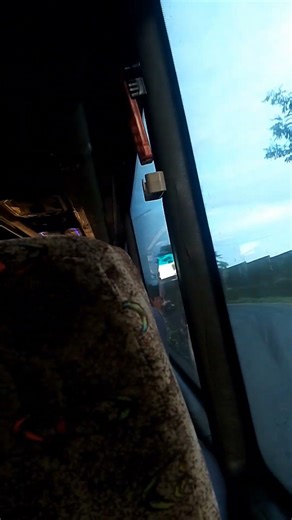 bus sinar jaya jalur Pemalang melewati pohon randu alas legendaris#bussinarjaya#pemalangjawatengah