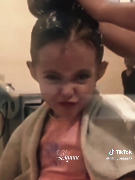 Kayanya kalo gw nemuin raisa pas dia masih kecil pun gw tetep jadi fans dia deh,dia akan menjadi bayi favoritku pokoknya.GEMES BANGET PENGEN NGEGIGIT PIPI DIA PAS KECIL wkwkwk becanda saaa 😝😝😝🫰🏻🫰🏻🫰🏻🙌🏻🙌🏻🙌🏻💖💖💖@raisamarie @ew @user80324424132 #raisamariee #raisa #raisamarie #raisamarieerawittig