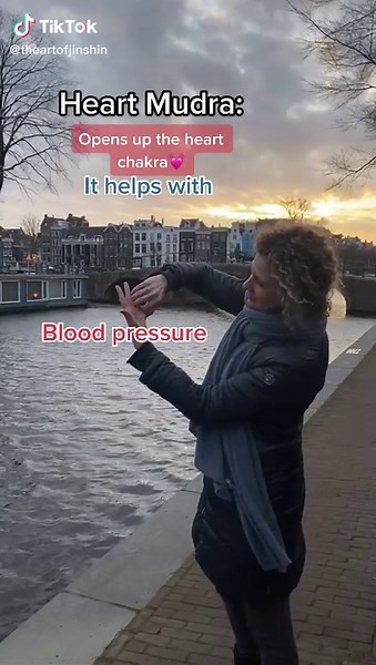 Follow for more Jin Shin tips! 💓#theartofjin #jinshinjyutsu #jinshin #heart #heartmudra #heartchakra #chakras #arrythmia #bloodpressureproblems #bloodpressure #harmony #holistichealth #holistichealing