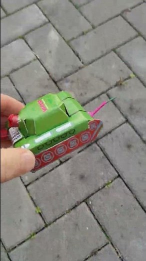 Weco Pyro Tank | Der Feuerwerk Panzer | Firework battle tank | Very cool firework tank #shorts