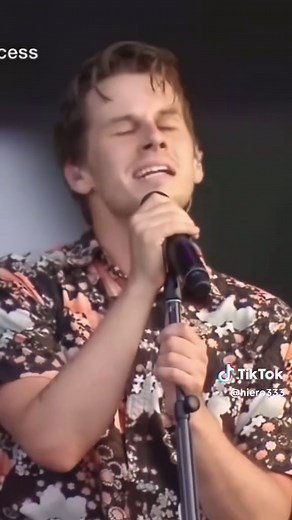 Foster the People Live Performance of 'Pumped Up Kicks'