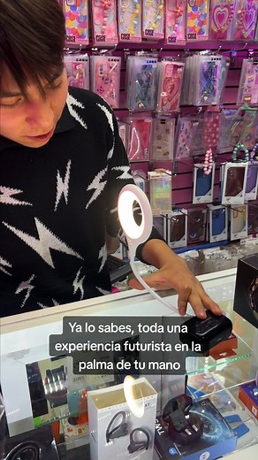 19K views · 77 reactions | ¡Tu voz tiene poder!  Aprovéchala para activar o desactivar esta lampara inteligente. ¡Conócela! | PLAZA DE LA TECNOLOGÍA | Facebook