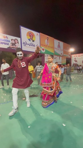 Justin Kosamba on Instagram: "2.2M View 😍Navratri Me Joker 🤡 #garba #kirtidan #kirtidangadhvi #gujrati #navratri"