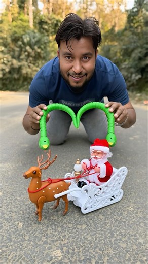 Mini Duita Snake vs RC Santa Claus Sleigh Reindeer Gift Unboxing