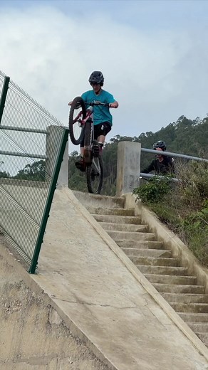 Stoppie Techniques on Canyon Neuron Electric Mountain Bike