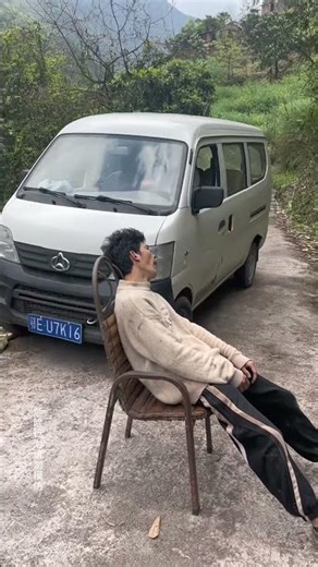 Kind-hearted person helps a stranger who has fainted on the roadside.#Twist #kindness #automobile #