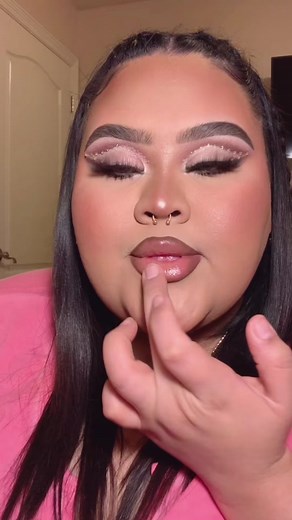 Makeup Demonstration with Stylish Tips and Tricks