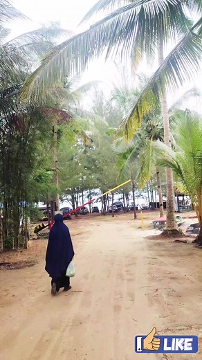 Pantai paling recomended di samboja menurutku ini ya🫰 Harga tiket masuk sangat murah , pantai nya bersih, fasilitas toilet dan mushola juga bersih. Ada ATV nya juga , lbh murah drpd di balikpapan 🤭 #pantaimentari #mentaripemedas #samboja | Tika Windasari