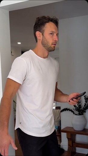 Tu n’as jamais essayé Evive ? Tu peux économiser 40% sur ta première boite de smoothies Evive en commandant la boîte du Black Friday pendant le mois de novembre ! Mais assure-toi de les ranger quand ils arrivent à la maison 😜 #turnaround #humour #viedecouple #blackfriday | Evive Nutrition