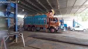 71K views · 1.9K reactions | beautifull truck unloading in workshop 10 wheeler truck | Pakistani truck | Facebook