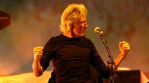 Roger Waters exibe mensagem "#EleNão" em show e divide reações de fãs em São Paulo