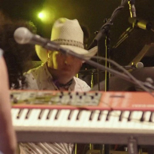 Don’t miss Tyler Childers on the Mule Pull ‘24 Tour. Tickets are on sale now! 🫏 unitedcenter.com/tylerchilders | United Center