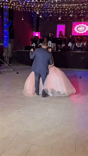 Tenemos los mejores efectos especiales para hacer de tu evento una fecha inolvidable: Pirotecnia, chisperos, cañones de papelitos, humo, burbujas y láser ¿Quieres hacerlo aún mejor? Puedes agregar nuestro robot o pista personalizada ✨ WhatsApp 8712190796 📲 #decoracion #eventos #eventplanner | El Angel