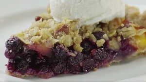 68K views · 108 reactions | Ring in the New Year with this gorgeous tart. Peach-Blueberry Crumble Tart RECIPE —> https://trib.al/zNLu0Js | The Chef's Hat | Facebook