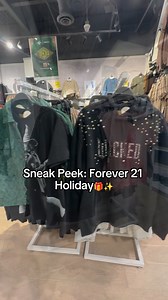 Get into the forever festive spirit with Forever 21! Discover adorable, trendy, and comfortable gifts that are sure to put a smile on their faces! 🎁❄️🎄🎅 #HolidayShopping #Forever21 | La Plaza Mall