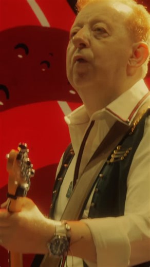 bravo! on Instagram: "Sutra u 8h Prljavo Kazalište dolazi u bravo! jutro, premijerno predstaviti svoju novu pjesmu “Parovi” 💃🏻"