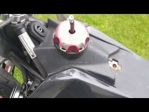 Aprilia SXV 550 - my way of checking fuel pump pressure