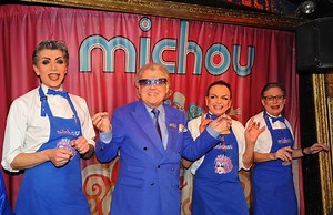 Chez Michou, le célèbre cabaret parisien, va fermer - Elle