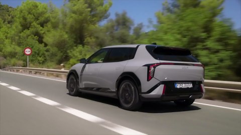 Kia EV4 ‘GT-Line’ 81.4kWh in Wolf Grey Driving Video