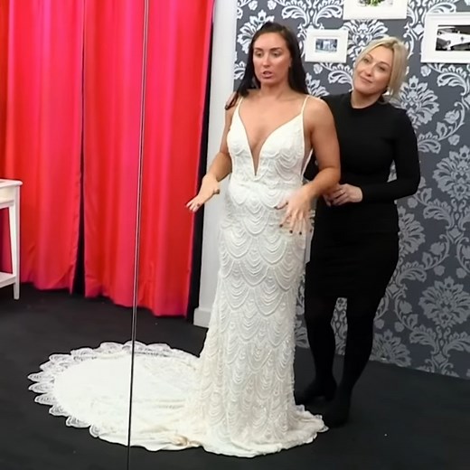 This insecure brides mother is forcing her to try on a tight dress that hugs her figure! #SayYesToTheDressUK | Curvy Brides' Boutique - TLC