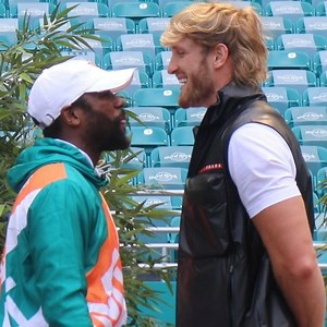 596K views · 3.9K reactions | FLOYD MAYWEATHER - LOGAN PAUL FACE OFF | Canelo Boxing Fanz | Facebook