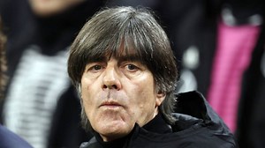 Duitse voetbalbond neemt tot 4 december de tijd voor evaluatie positie Löw