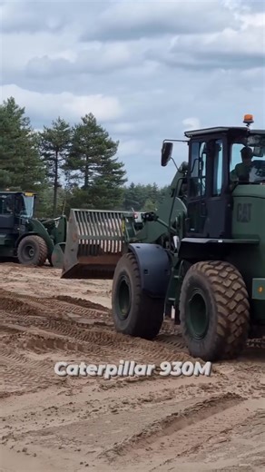 NLD Army Cat 930M wheel loaders in action! #wheelloader #cat930 #caterpillar930 #cat930m #heavymachines #heavymachinery 411_ost_pel 411_pantsergeniecompagnie 41pantsergeniebataljon | Top Video