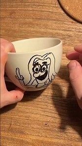 Floris „Mein Gott“ Becher - DIY Porzellan bemalen im Zeitraffer | Srab - Kleine Aliens