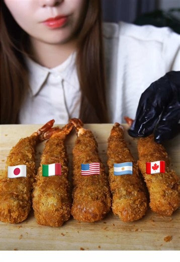 色んなソースで巨大エビフライを食べ比べ