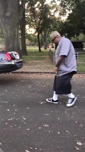 Dancing Foo Daily - Day 121 - Boyz-N-The-Hood - Easy-E #hiphop #dance #nwa #drdre #oldschoolhiphop