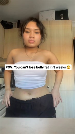 Emily Blunt | Weight loss Coach on Instagram: "3 weeks won’t make you lose belly fat that fast… until it actually happened in just 3 weeks, without a single belly workout. 😳 I believed spot workouts were mandatory. 🧱 Everyone said patience mattered more than results. ⏳ My past attempts made me doubt everything. 😞 What changed was choosing calm over force. 🌿 One smart 3-minute daily routine became non-negotiable. ⏱️ Easy to repeat on busy days. 🧠 Gentle enough to avoid burnout. 🕊️ The shift