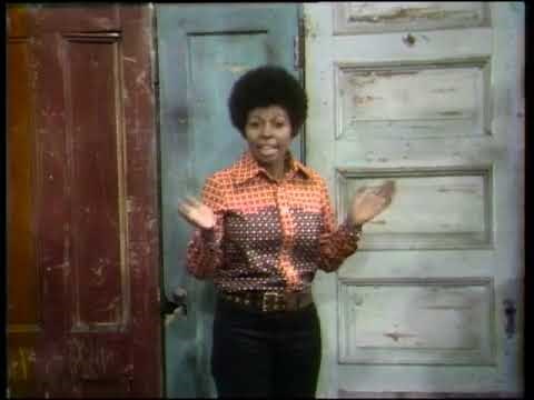 Sesame Street: 0376 Street Scenes- Kermit gets Sick