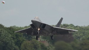 465K views · 10K reactions | F22 Raptor Fantastic Take Off And Display - Airshow Airshow World Click Here To See The Full Version On AIRSHOW WORLD Youtube https://youtu.be/WCEMg7cQ3ek | Airshow World | Facebook