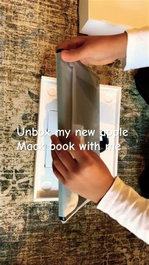 Unbox my new Apple laptop with me