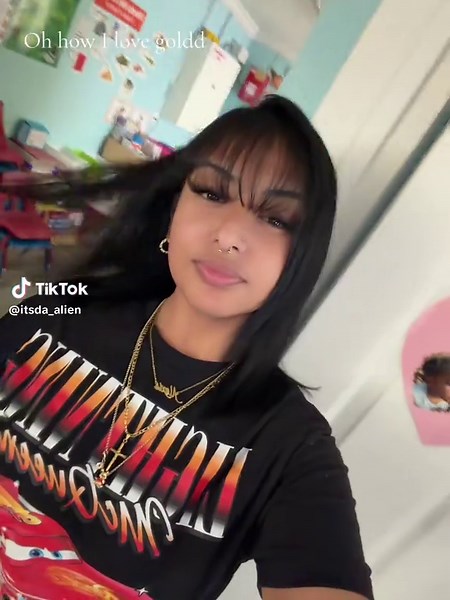 Lexi🤍 (@itsda_alien)’s video of Gold Rings