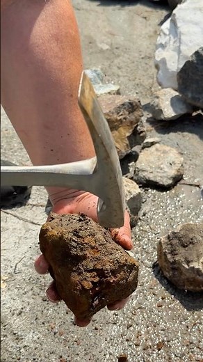 What's inside a limonite geode?