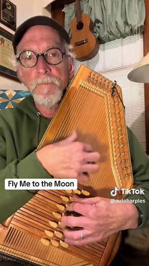 An autoharp version of the swinging standard Fly Me to the Moon on a Fladmark Chromatic harp. #autoharp #folkmusic #flymetothemoon #autoharpmusic #autoharpmagic #ahtunes