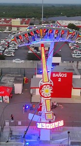 Sabías que? 😱 El martillo o el Kamikaze es un juego mecánico clásico que por años sigue divirtiendo a las familias? Bueno nuestro “Ranger” tuvo cambios estéticos y la verdad se ve ¡ESPECTACULAR! ¿Qué tal se ve? 😍 Disfrútalo estos últimos días en la Feria Tamaulipas ✅🤩‼️ | Espectaculares Garcia