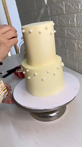 127K views · 1K reactions | How a small mistake leads to failure 沈 2 tier cake mistake/ crackes in buttercream cake | Baking Videos by Zainab cake and cupcakes | Facebook