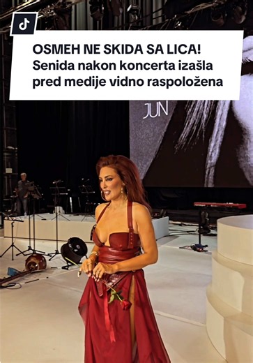 OSMEH NE SKIDA SA LICA! Senida nakon koncerta izašla pred medije vidno raspoložena #alo #aloportal #aloonline #viral #fyp
