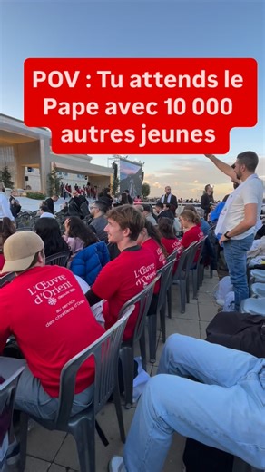 L'Œuvre d'Orient on Instagram: "Plus de 10 000 jeunes sont réunis à Bkerke pour une rencontre pontificale. Un évènement exceptionnel pour une jeunesse remplie d’espoir par la venue de Léon XIV ! #chrétiensdorient #liban #foi #volontariat #bkerke #león #leonxiv"