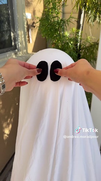 Witchy Tomato Cage Ghosts for Halloween Decor