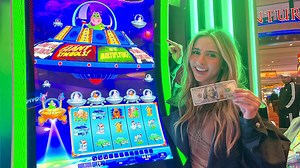 How Much Will The Planet Moolah Slot Machine In Las Vegas Pay Out!😲🛸 | Leslie Slots