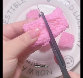 Satisfying Cutting Pink Dry Foam Into Cubes
