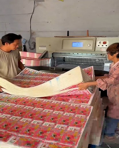 21K views · 14 reactions | Perfect Sticker Cutting With Smart Machine #StickerCutting #PackagingMachine #SmartTools #PrintingWork #LabelProduction | lamaestramiel | Facebook